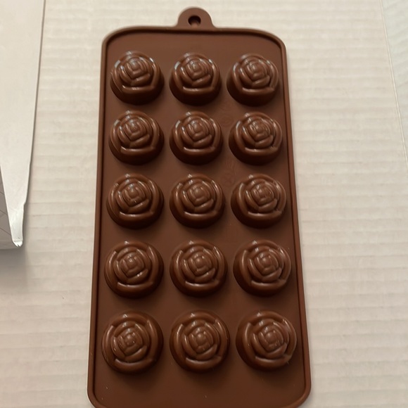 N.Y.Cake Silicone 15 Piece Mold-Dimpled Heart-Chocolate-Jellies-Fondant-Soap - Picture 3 of 6